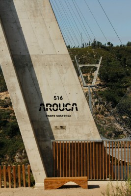 At 516 meters, the bridge ranks among the longest pedestrian suspension bridges in the world.