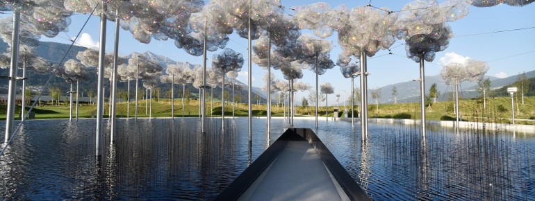 The crystal cloud consists of over 800,000 sparkling crystals.