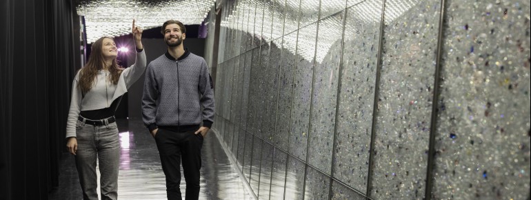 Whether ceilings or side walls: crystals are used everywhere.