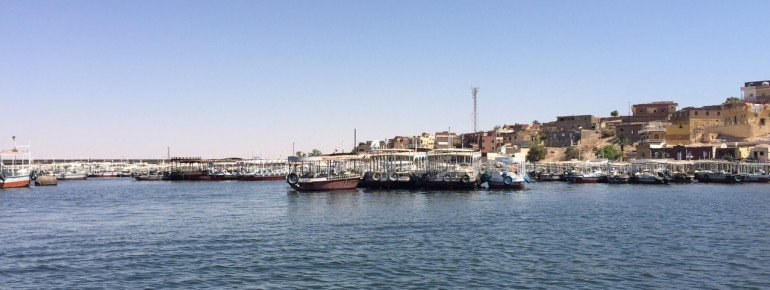 From the landing stage in Aswan, take the motorboat to the temple