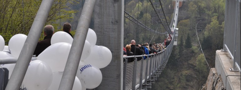 The bridge was inaugurated in May 2017, when it was the longest suspension bridge in the world.