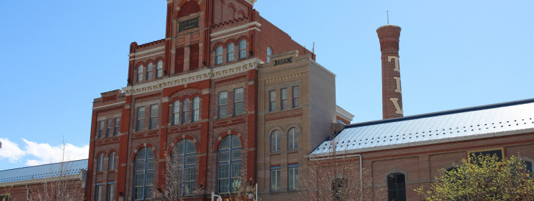 Located right next to Metropolitan State University, there is a collaboration between students of Denver's brewing program and the brewery.