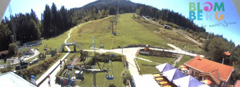 A webcam shows the current weather conditions at the Blomberg toboggan run every day.