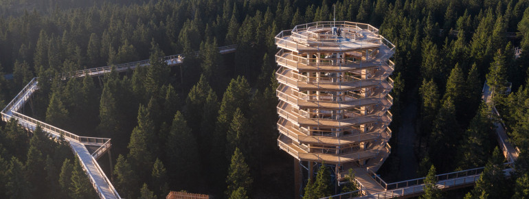 The nine-cornered observation tower is 37 meters high.