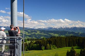 Thrills and fantastic panorama included: The observation deck offers a great view over the Allgäu, Lake Constance and the Alps.