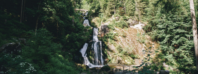 The picture shows the waterfall with the first platform in Triberg. This place is well-known because of numerous photos, publications and as a calendar motif.