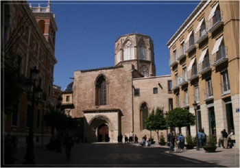 View on the cathedral from the Almoina Square
