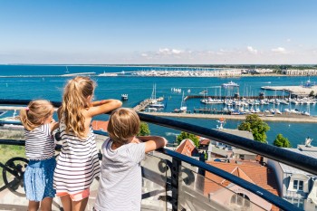 From the Warnemünde lighthouse, you can enjoy a sweeping view over the beach, promenade and Baltic Sea.