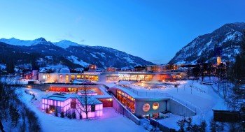 The wonderful winter panorama of the Alpentherme
