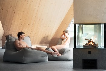 Numerous relaxation areas invite you to unwind.