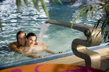 Bathing fun in the Aqualon Therme