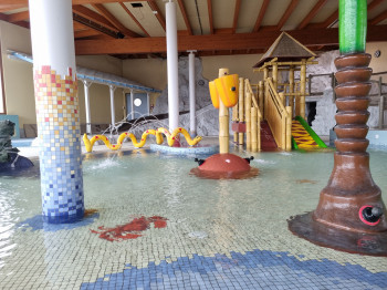 Whether on the slide or in the many corners of the children's pool - there is a lot to discover in Otti's children's world.