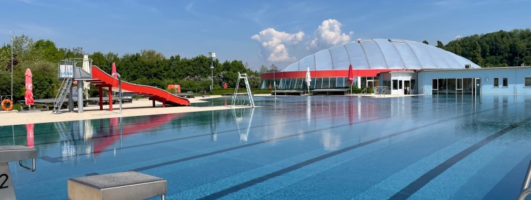 the huge sports pool in the outside area is perfect for everyone who wants to do more effective swimming.
