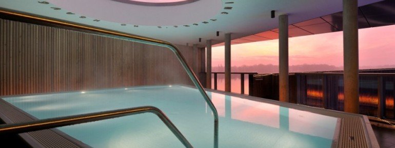 Floating pool of the Fontane Therme