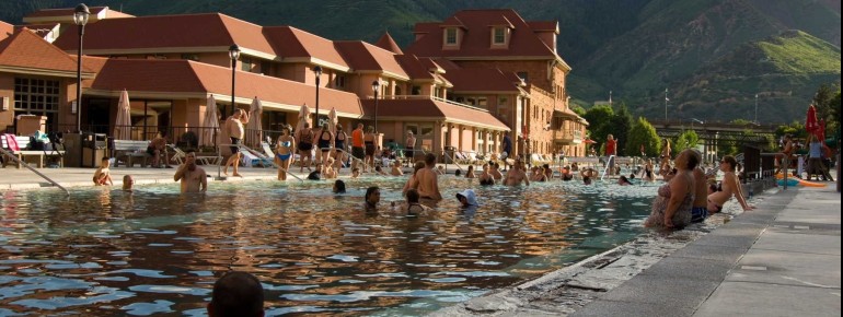 The pool lies in the heart of the Rocky Mountains