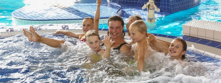 Pure bathing fun in the indoor whirlpool