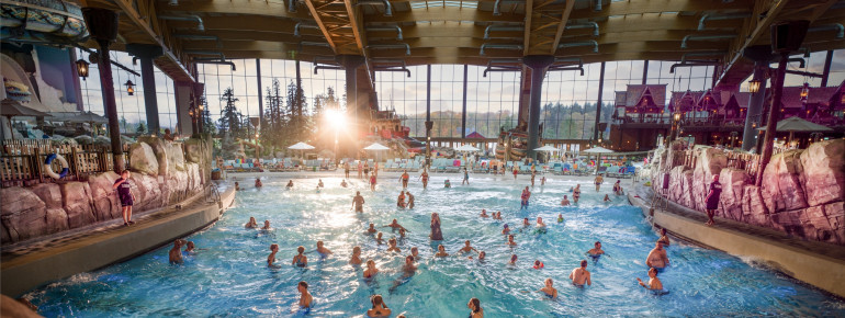 A big wave pool waits in Lumafåls.