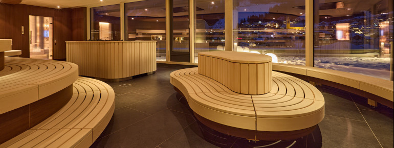 In the sauna area you can relax with a view of the Ischgl mountains.