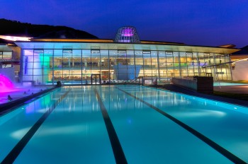 Special bathing ambience in the Tauern Spa at night