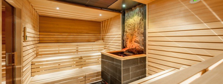 Ten different saunas and steam baths are available in the Tauern Spa sauna world.