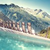 Relaxation with a view – the mountain scenery becomes an integral part of the wellness experience at Felsentherme.