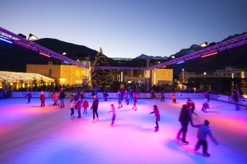 In the winter months, you can go ice skating at the spa square. Fun for young and old!