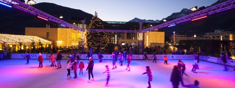 In the winter months, you can go ice skating at the spa square. Fun for young and old!