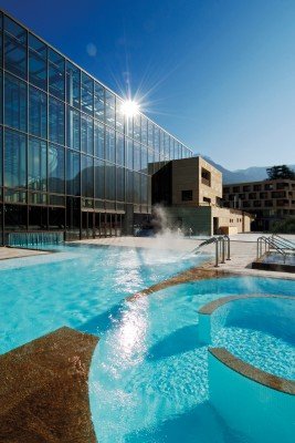 The glass cube of Terme Merano is a project by South Tyrolean star architect Matteo Thun.