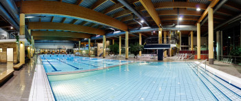 The large indoor swimming pool in the Thüringen Therme