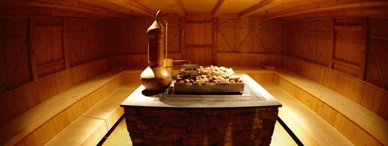Looking forward to relax? The Inipi Herb Sweat Lodge is the perfect spot!