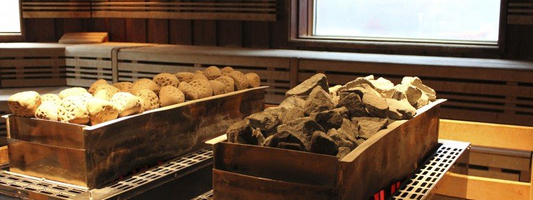 There are saunas with varying temperatures.