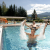 Im Alpenfreischwimmbad ist Spaß und Action für große und kleine Besucher garantiert.