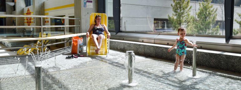 Die Eltern haben ihren Nachwuchs immer im Blick.