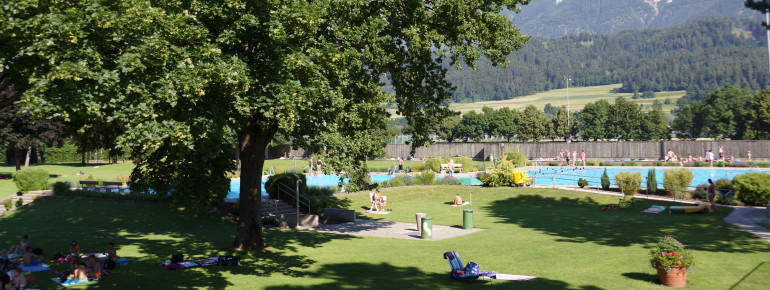 Alpenschwimmbad Wattens - Liegewiese