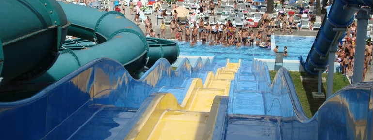 Gleich fünf Wasserrutschen gibt es hier.