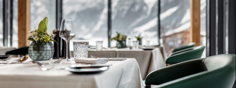 Kulinarik trifft auf Bergpanorama.