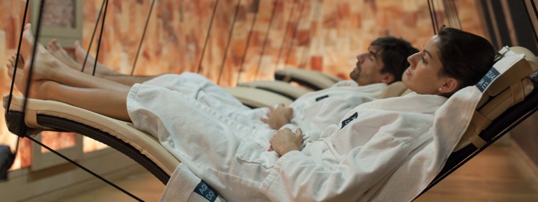 In den Schalenbecken schweben, eins sein mit dem Wasser.