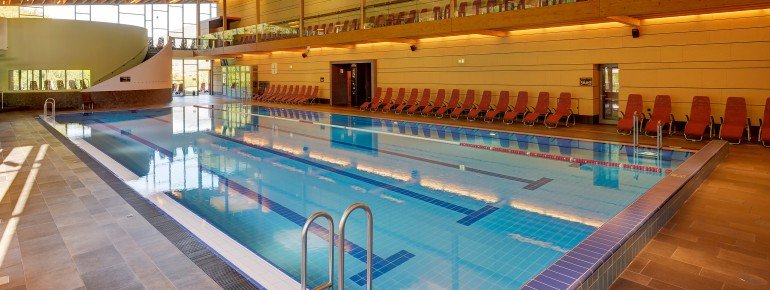 Im 25 Meter langen Sportbecken kannst du deine Bahnen ziehen.