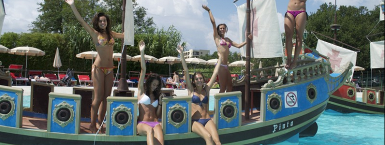 Piratenschiff im Spielbecken von Le Caravelle
