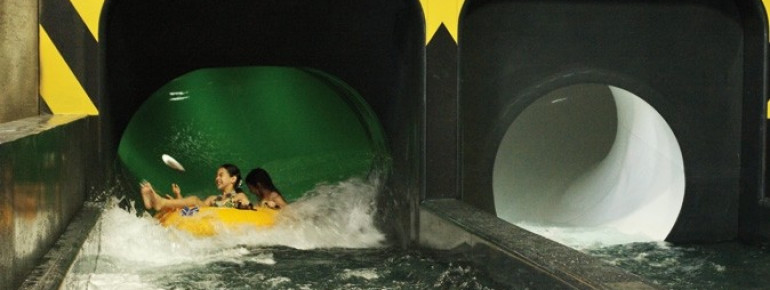 Der Rutschenschacht im AQUApark