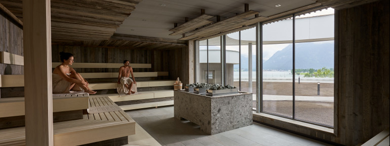 Das Penthouse-SPA bietet einen tollen Ausblick auf den Achensee.