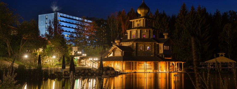 Direkt an der Bojaren-Sauna befindet sich der Naturbadesee.