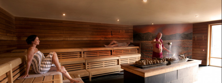 In den zahlreichen Saunen kannst du dem Alltagsstress entfliehen.