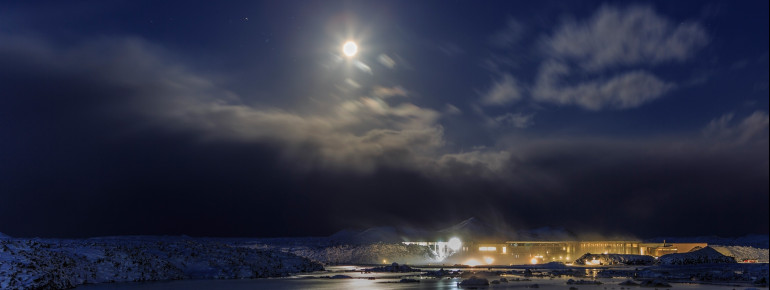 Die Blaue Lagune bei Nacht