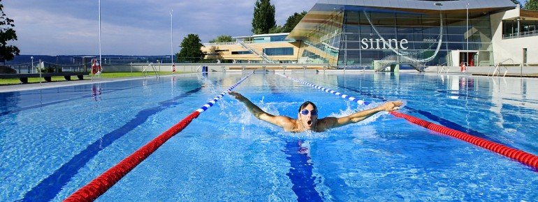 Im Sommer wie im Winter wartet auf Sportbegeisterte ein 50-Meter Sportbecken. In der kalten Jahreszeit wird eine Traglufthalle instaliiert, die den Gästen die Nutzung des Beckens ermöglicht.