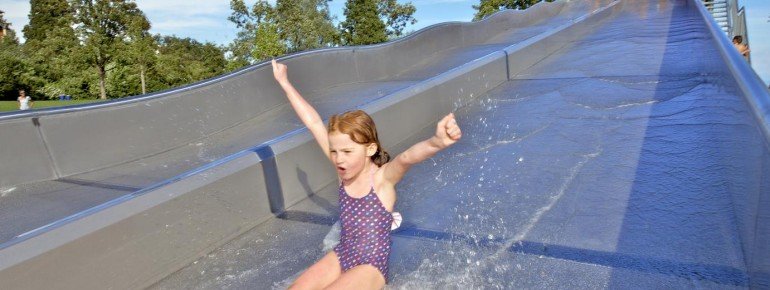 Ein Erlebnis für alle Sinne – so präsentiert sich die Therme Konstanz am Bodensee. Egal ob Sportler oder Faulenzer, hier ist für jeden etwas dabei.