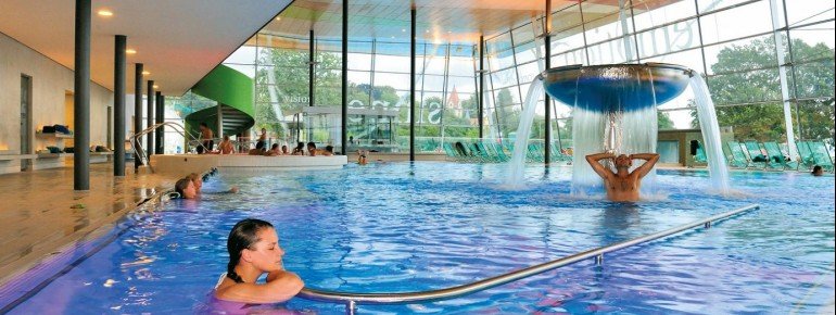 Ein Erlebnis für alle Sinne – so präsentiert sich die Therme Konstanz am Bodensee. Egal ob Sportler oder Faulenzer, hier ist für jeden etwas dabei.