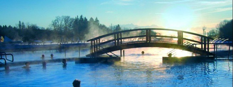 Eintauchen und auftanken im ganzjährig bis 34° C warmen Thermalwasser - eine echte Energietankstelle!