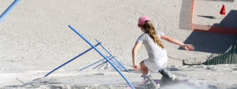 Skifahren im Sommer wird dir dank 30 Millionen Tonnen Quarzsand ermöglicht.