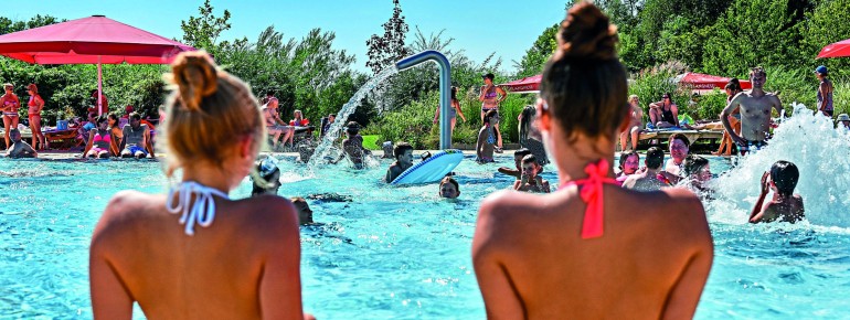 Der Außenbereich bietet Urlaub für alle, die den Sommer über zu Hause bleiben.